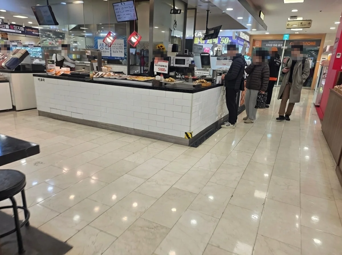 분식 프랜차이즈 입점 상담과 조건 비교를 떠올릴 수 있는 이미지