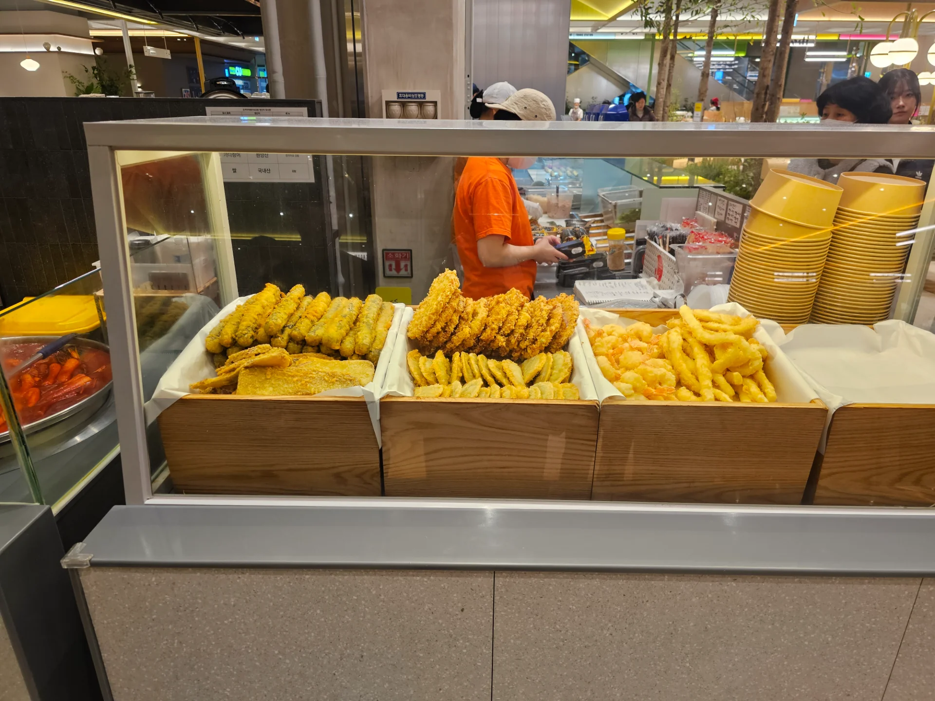 다양한 토핑과 사이드 메뉴