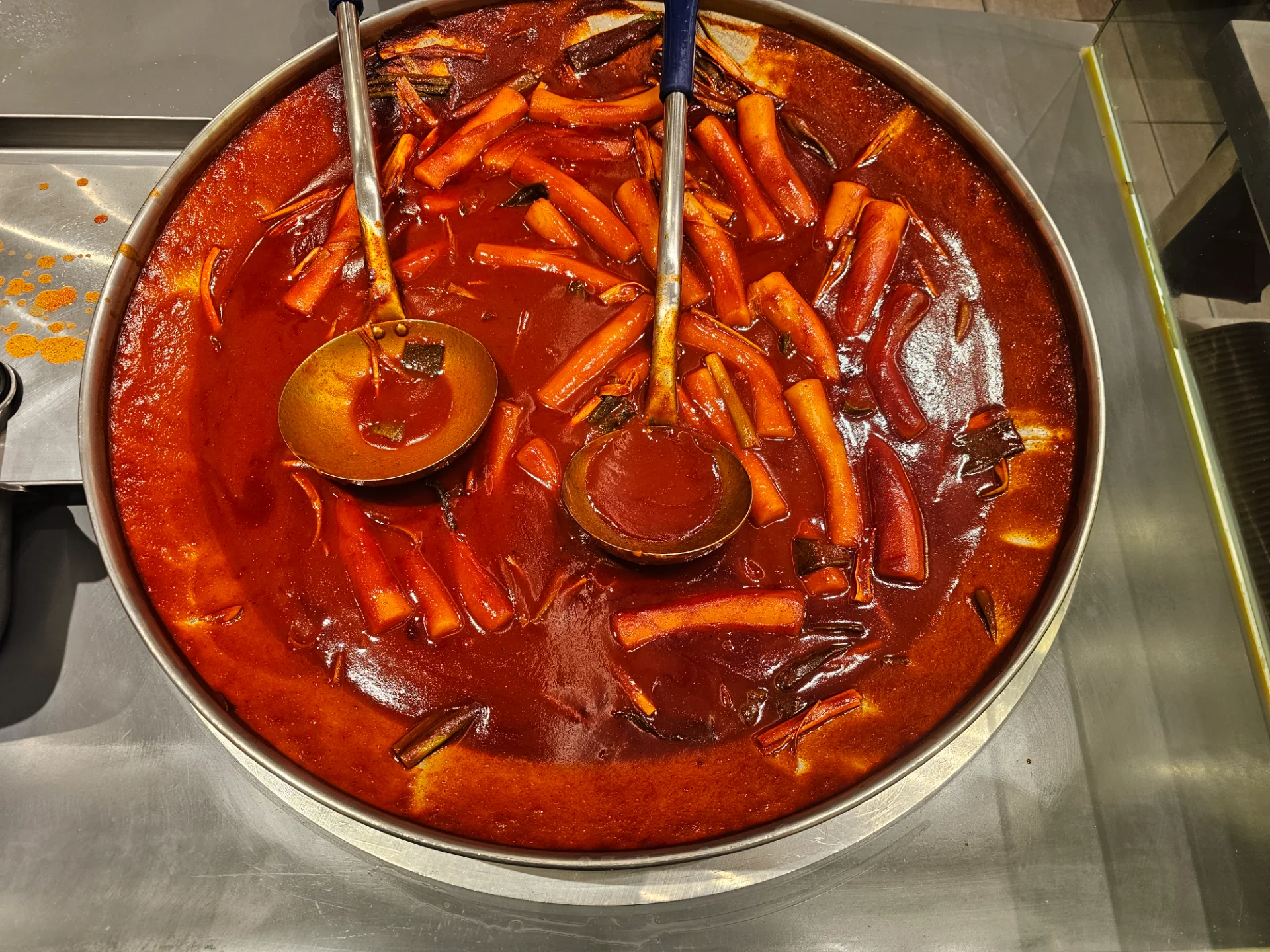 즉석에서 끓여주는 따끈한 떡볶이